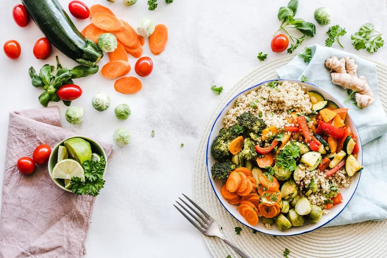 Verduras e legumes no prato