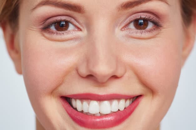 Mulher com cirurgia no nariz