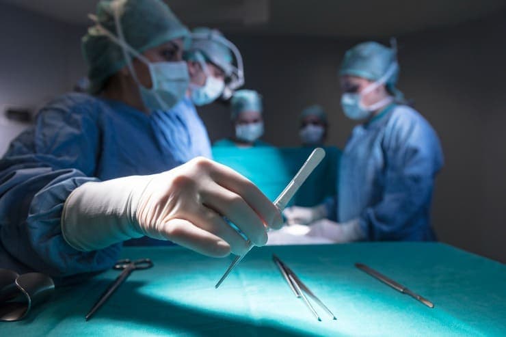 Conheça os cuidados da cirurgia plástica