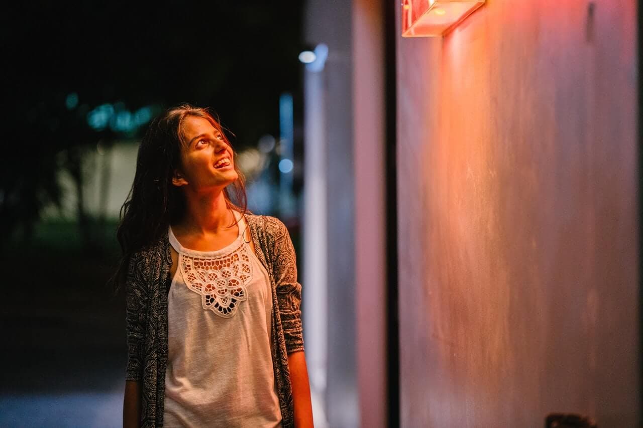 Efeitos da poluição na pele mulher