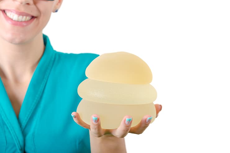 saiba mais sobre como funciona o implante de prótese de silicone