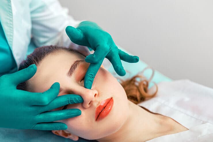 saiba como a rinoplastia pode realçar traços no seu rosto