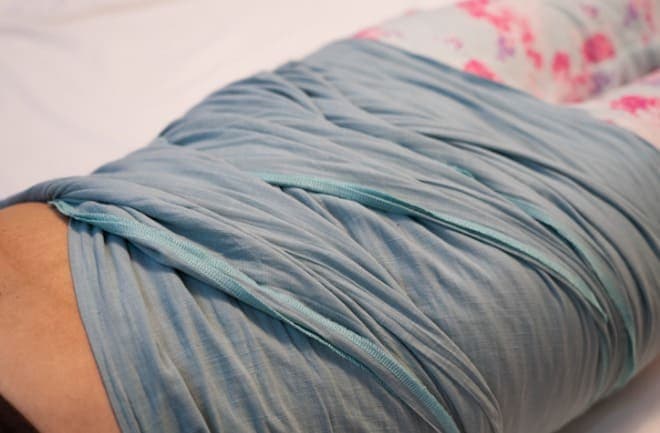 mulher realizando tecnica de tuppler