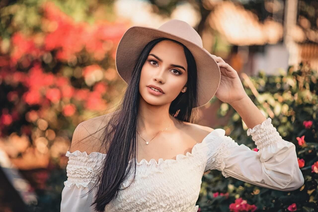 Mulher jovem e bonita