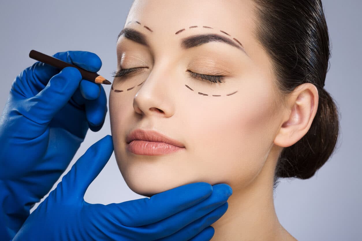 Vantagens do lifting facial associado à blefaroplastia
