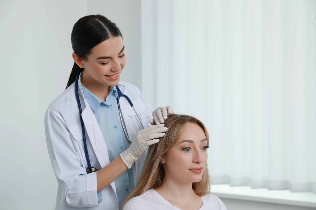 como escolher especialista em transplante capilar