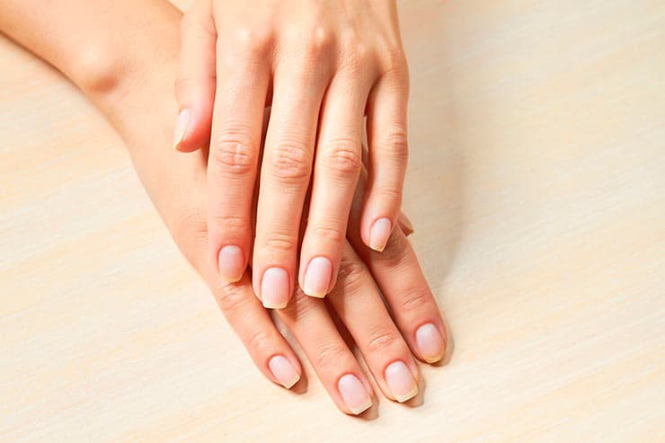 conheça alguns cuidados com as unhas com dicas de uma dermatologista